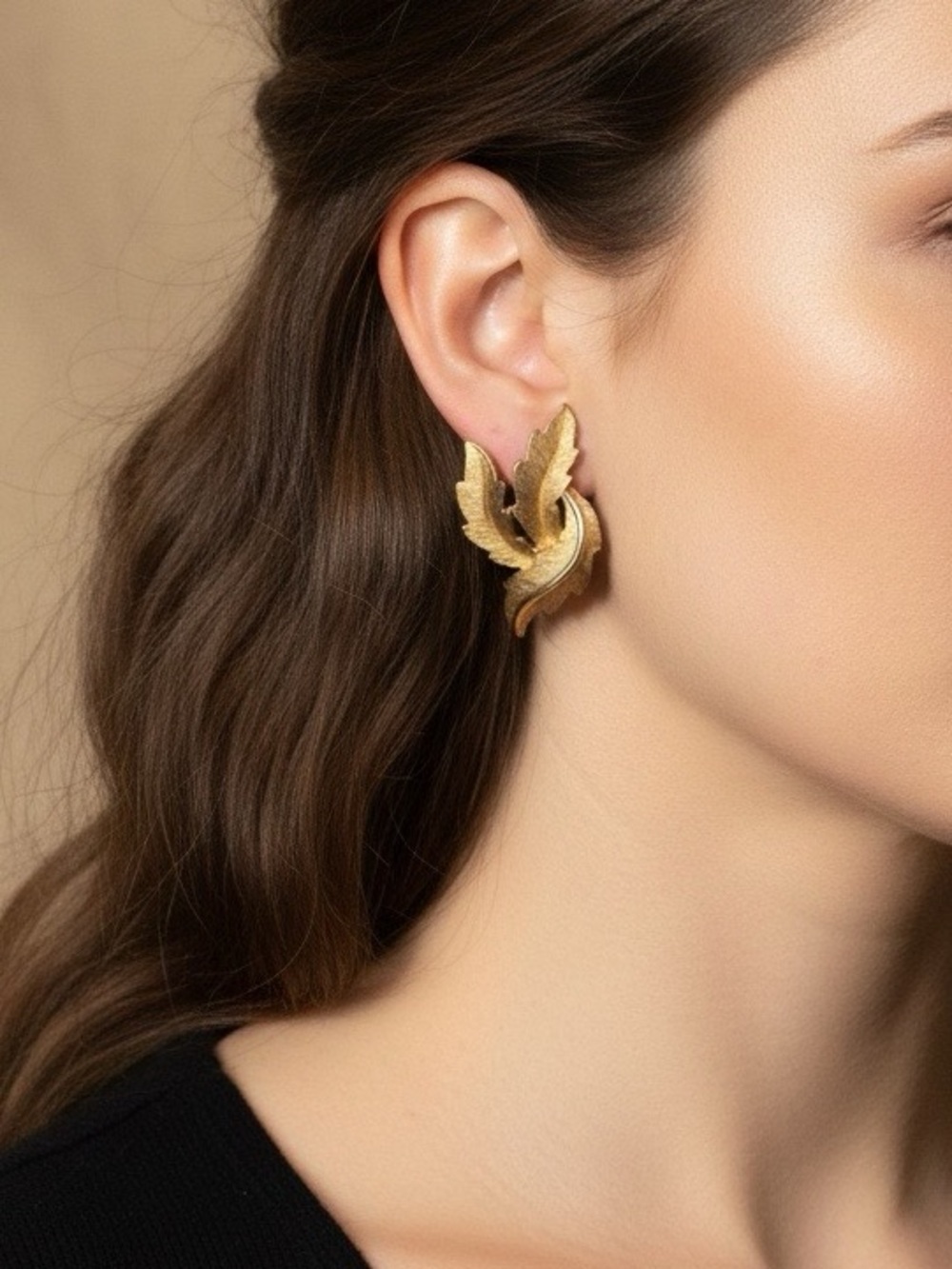 Vintage Crown Trifari Clip on Earrings